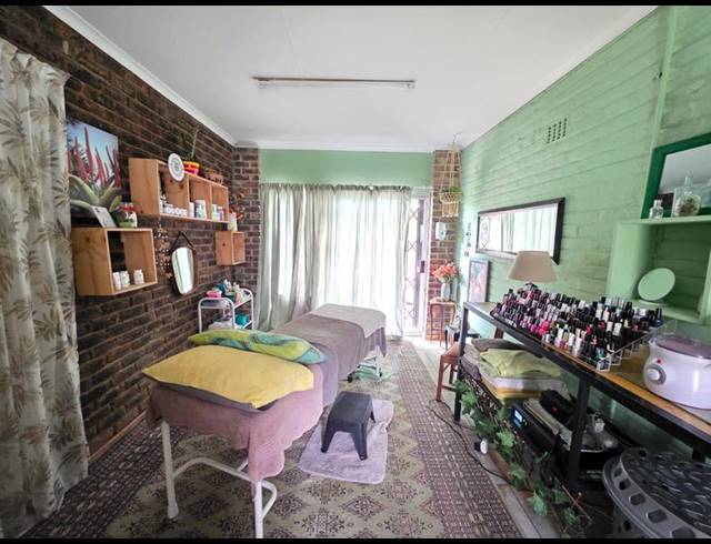 3 BEDROOM PROPERTY TO RENT IN GOLF PARK